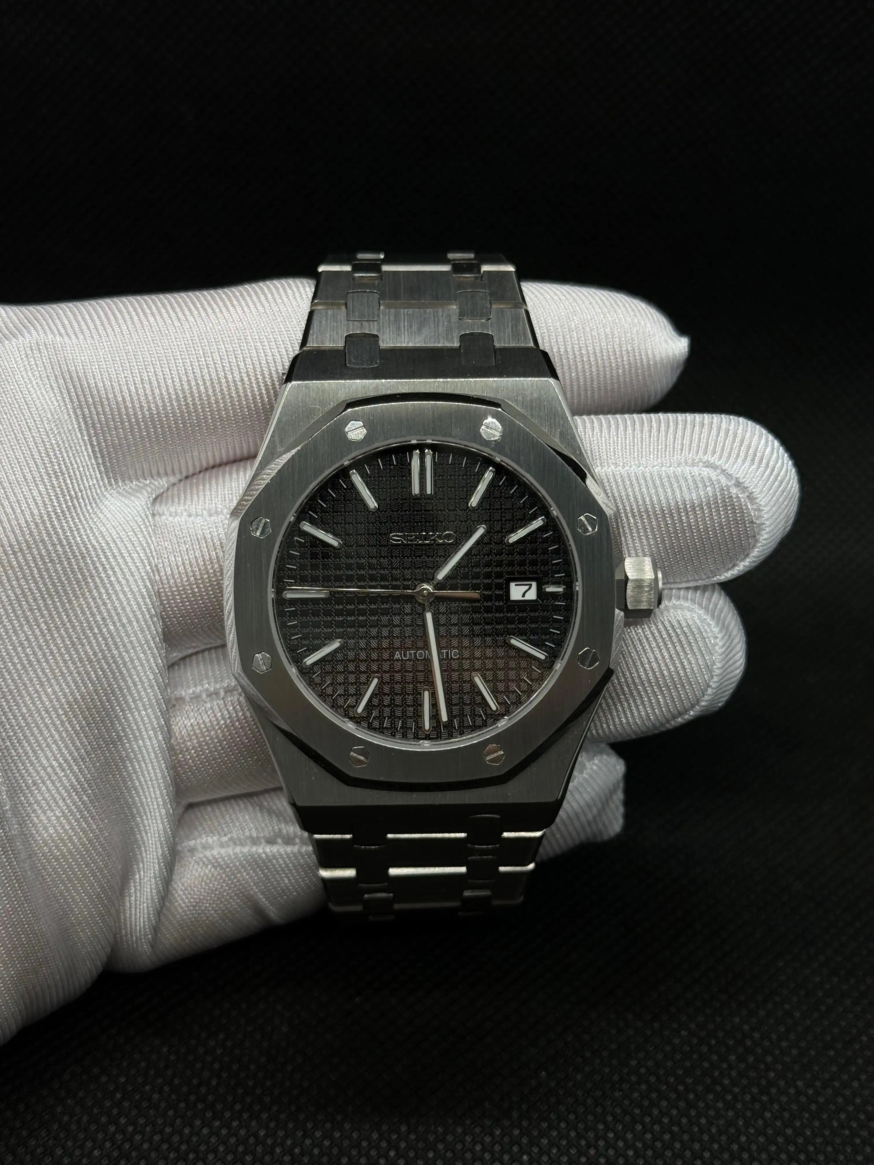 Royal Oak-style build, black tapisserie dial